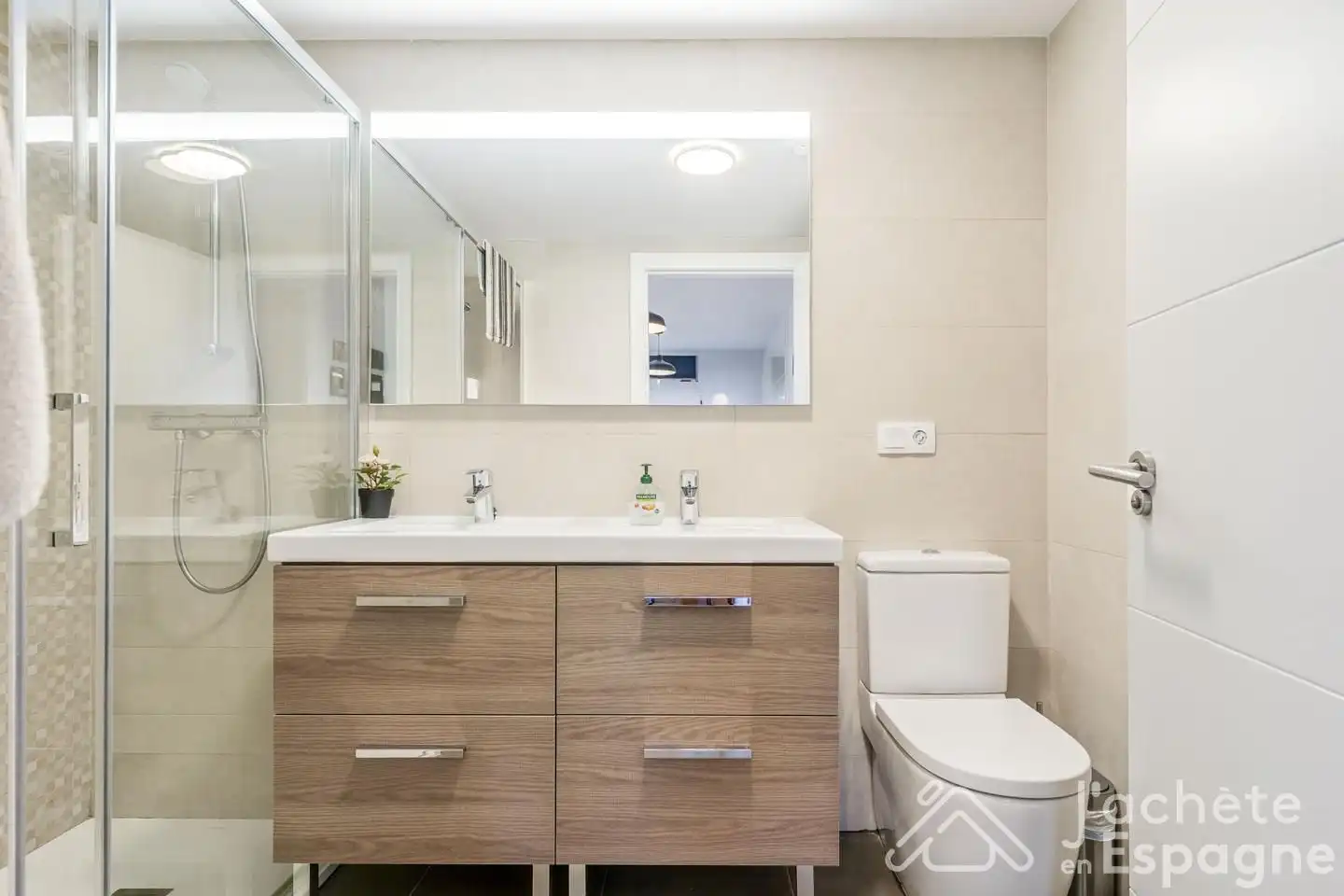 Bathroom of Flat for sale in Rocafort  with Air Conditioner and Terrace