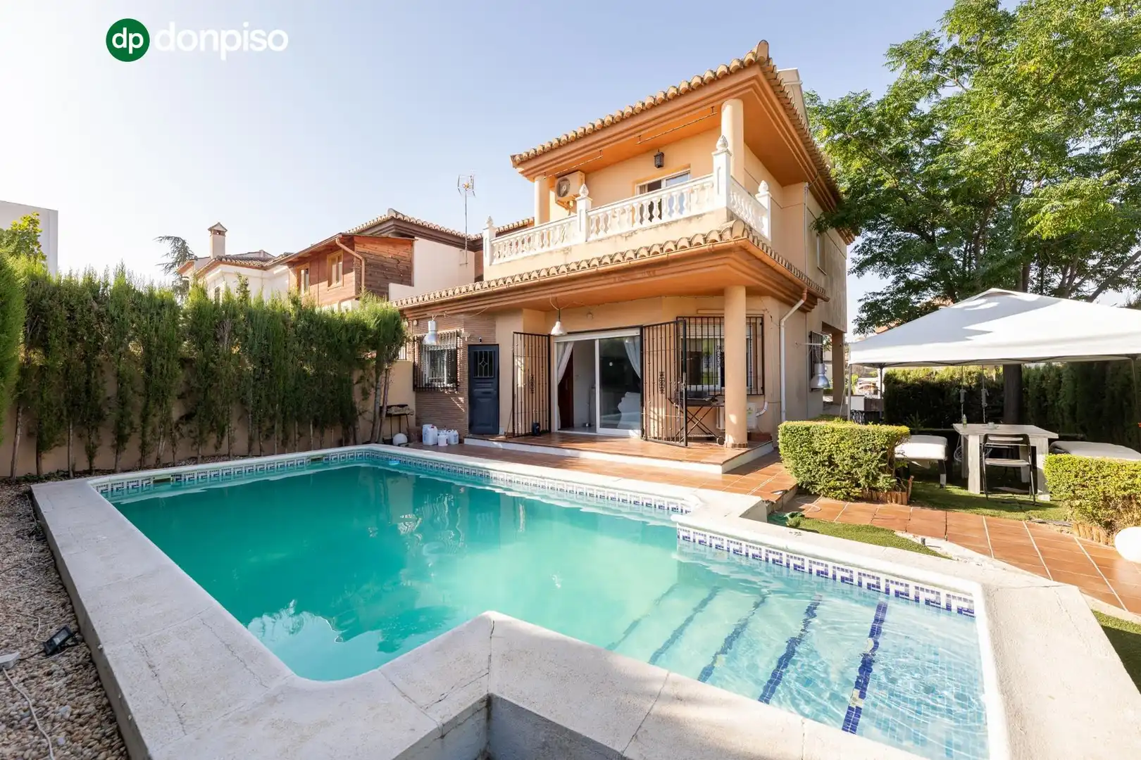 Casa bifamiliare con piscina in vendita a OROPENDOLA (VENT)