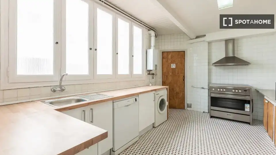 Cocina de Piso de alquiler en Valencia con Aire acondicionado, Calefacción y Amueblado