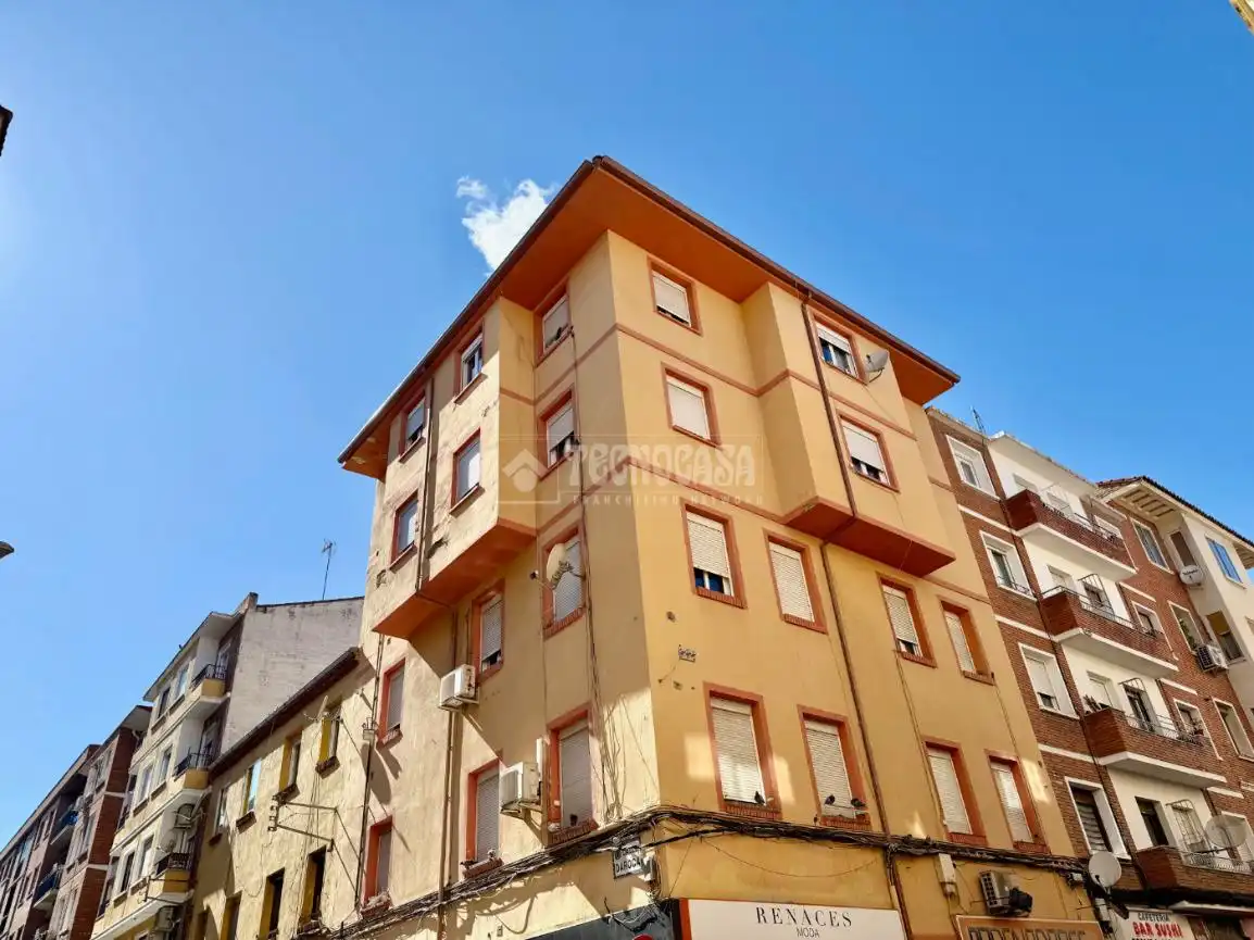 Vista exterior de Piso en venta en Zaragoza con Calefacción y Parquet