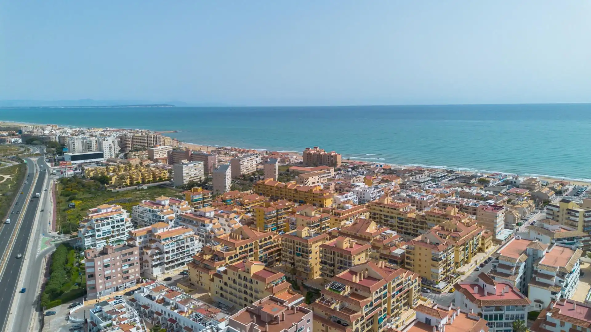 Vista exterior de Planta baixa en venda en Torrevieja amb Aire condicionat, Traster i Piscina