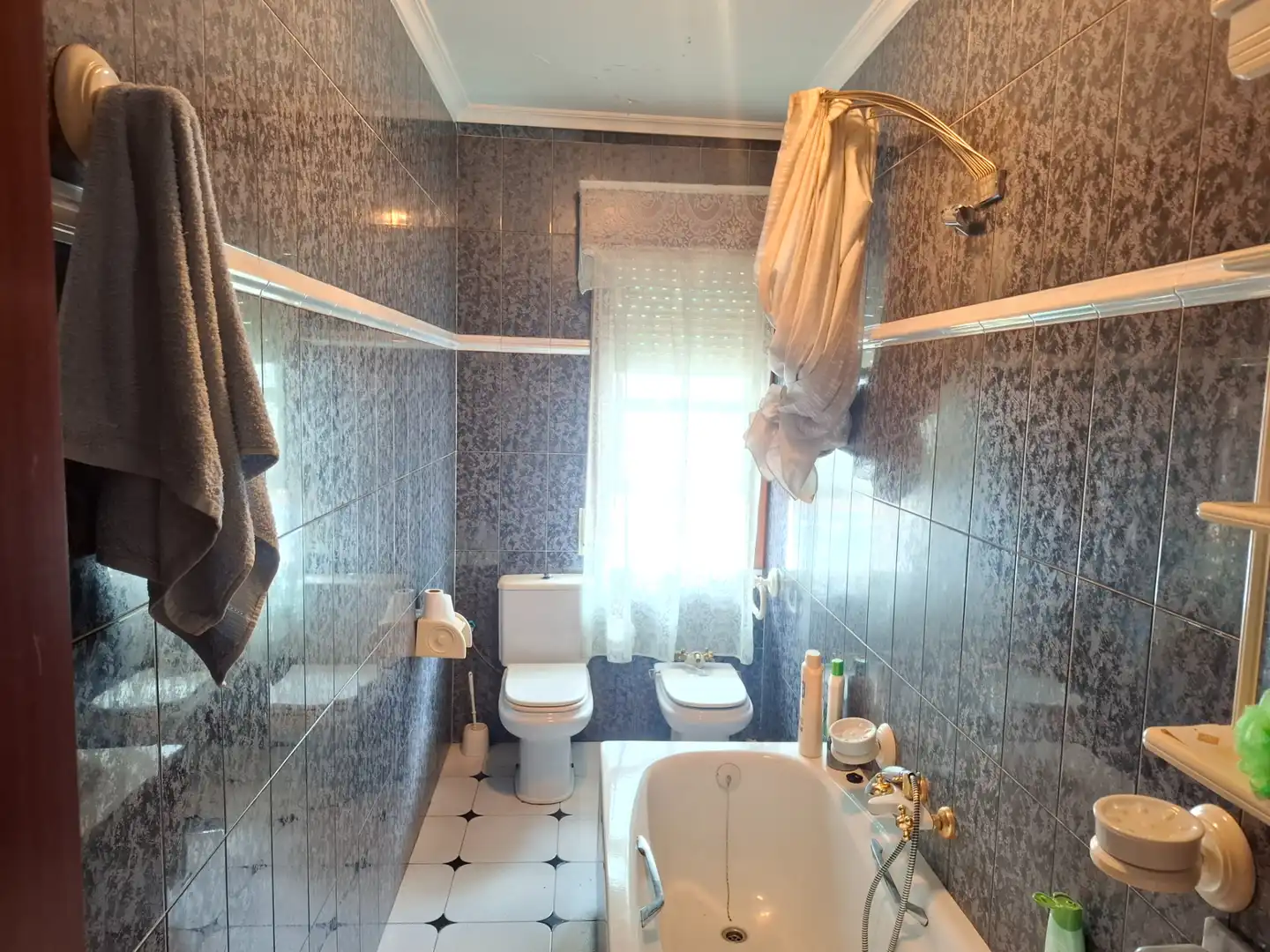 Bathroom of Flat for sale in Viveiro  with Terrace and Furnished