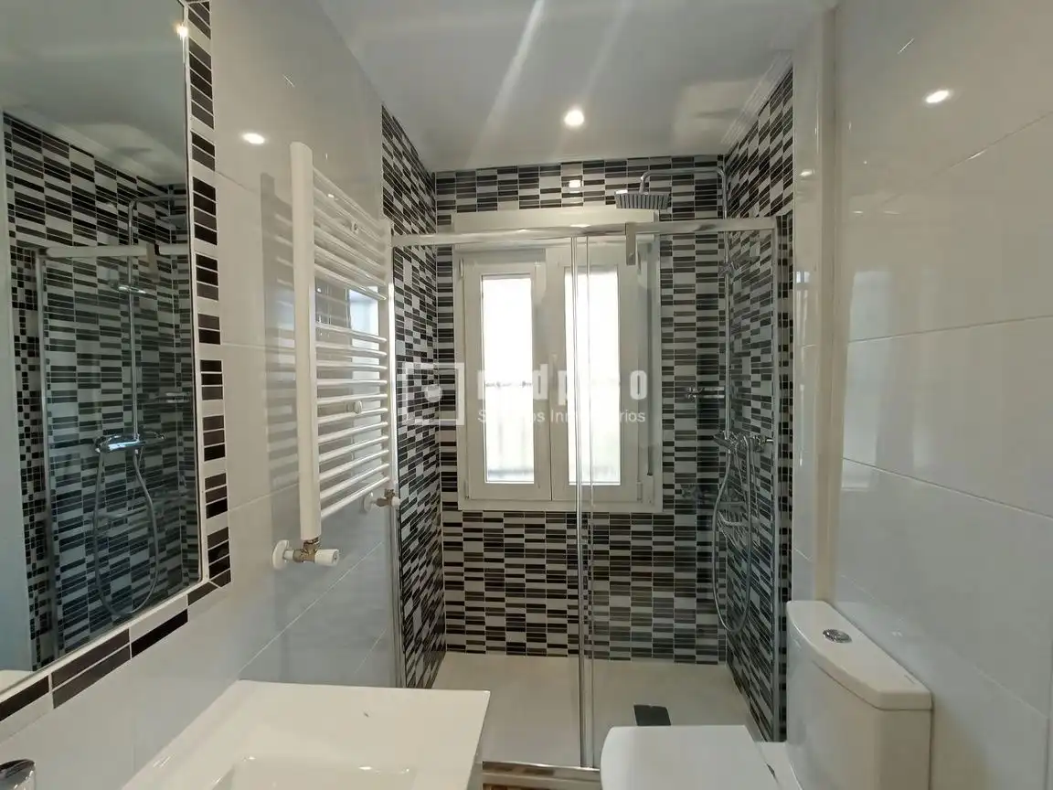 Badezimmer von Wohnung zur Miete in Madrid mit Klimaanlage, Heizung und Parkett