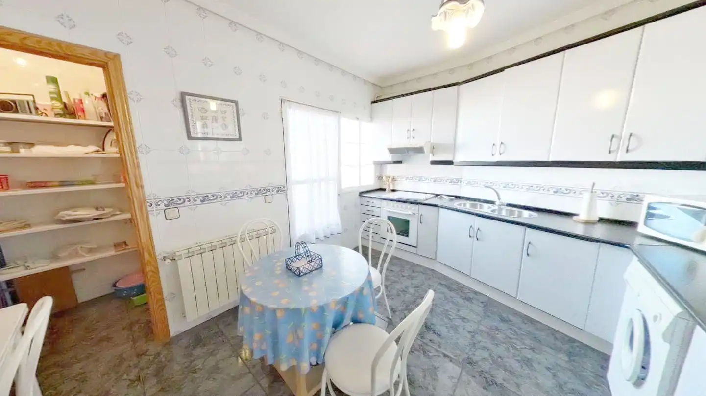 Cocina de Piso en venta en Navahermosa con Calefacción, Terraza y Amueblado