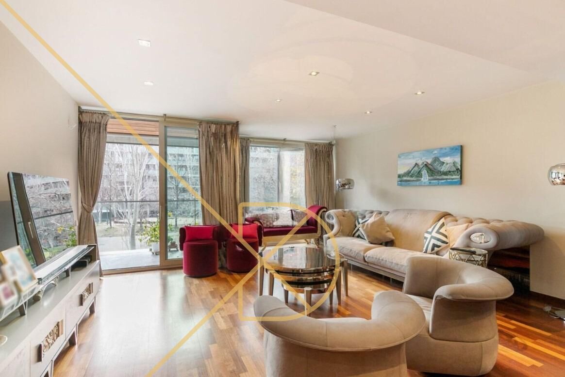 Vista exterior de Piso de alquiler en  Barcelona Capital con Terraza, Trastero y Amueblado