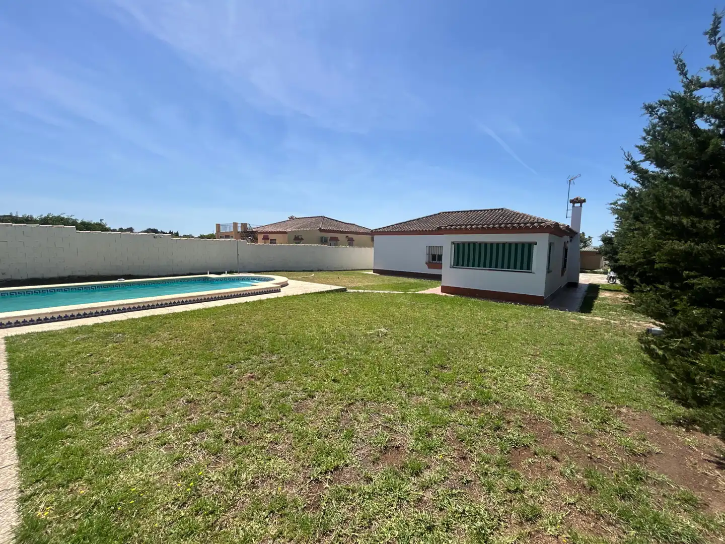 Swimming pool of Houses for sale in Chiclana de la Frontera