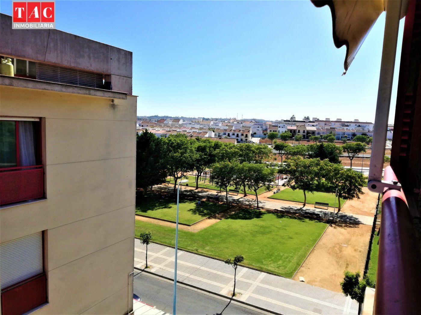 Exterior view of Flat for sale in Lepe  with Air Conditioner, Terrace and Storage room