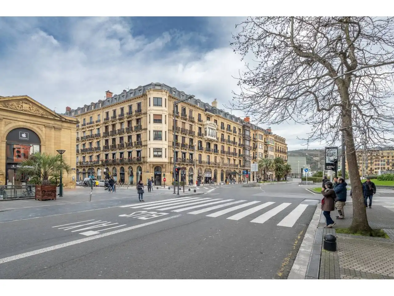 Vista exterior de Pis en venda en Donostia - San Sebastián  amb Calefacció i Balcó