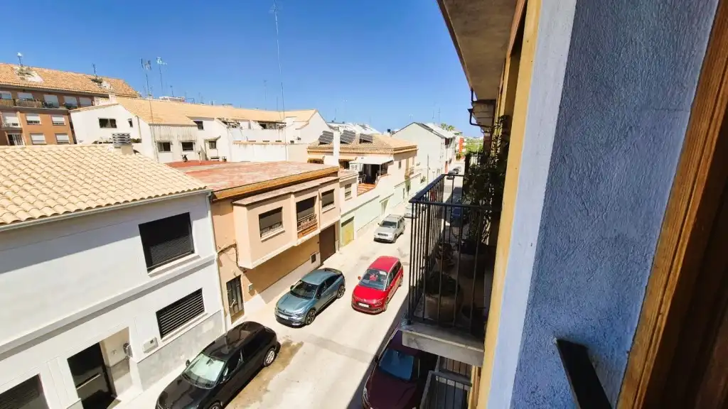 Vista exterior de Àtic en venda en Rocafort amb Aire condicionat, Traster i Moblat