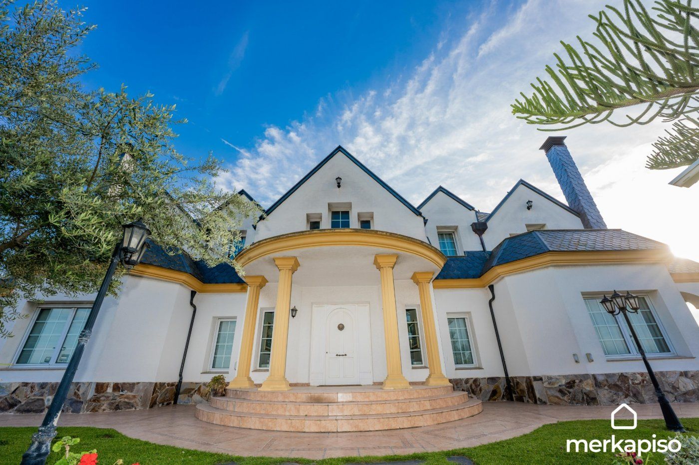 Exterior view of House or chalet for sale in Sant Boi de Llobregat  with Heating, Private garden and Parquet flooring