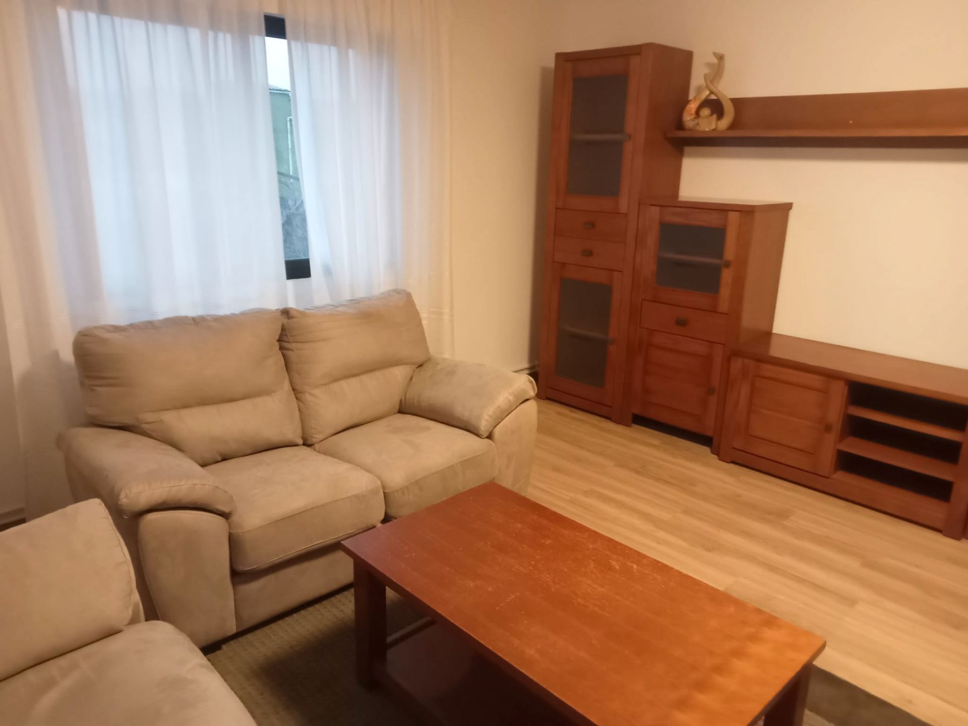 Sala d'estar de Pis de lloguer en Santiago de Compostela  amb Calefacció, Moblat i Forn