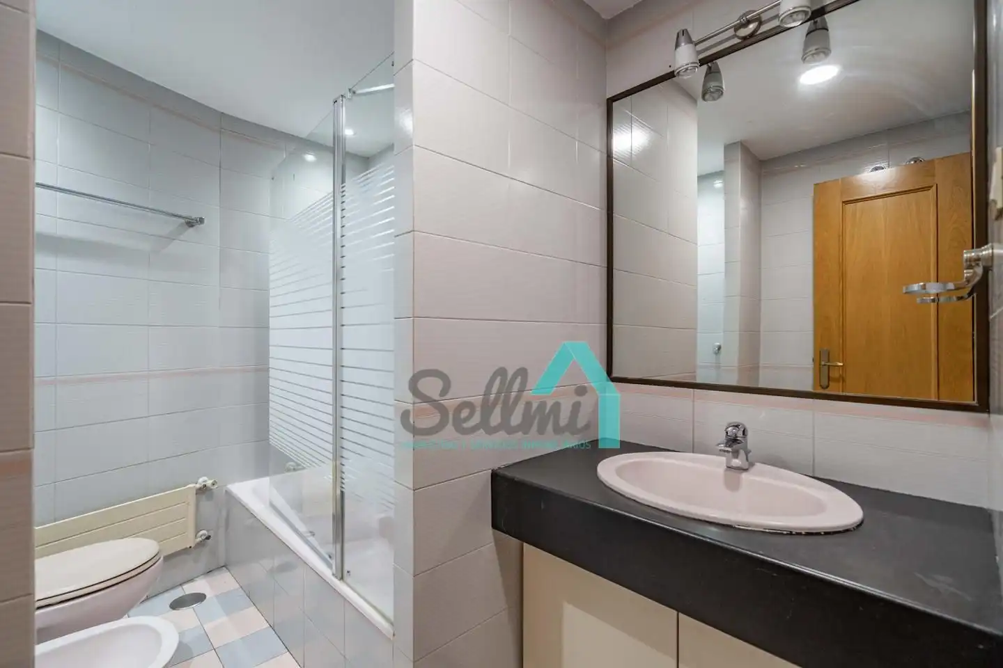 Baño de Piso en venta en Oviedo  con Calefacción, Parquet y Terraza