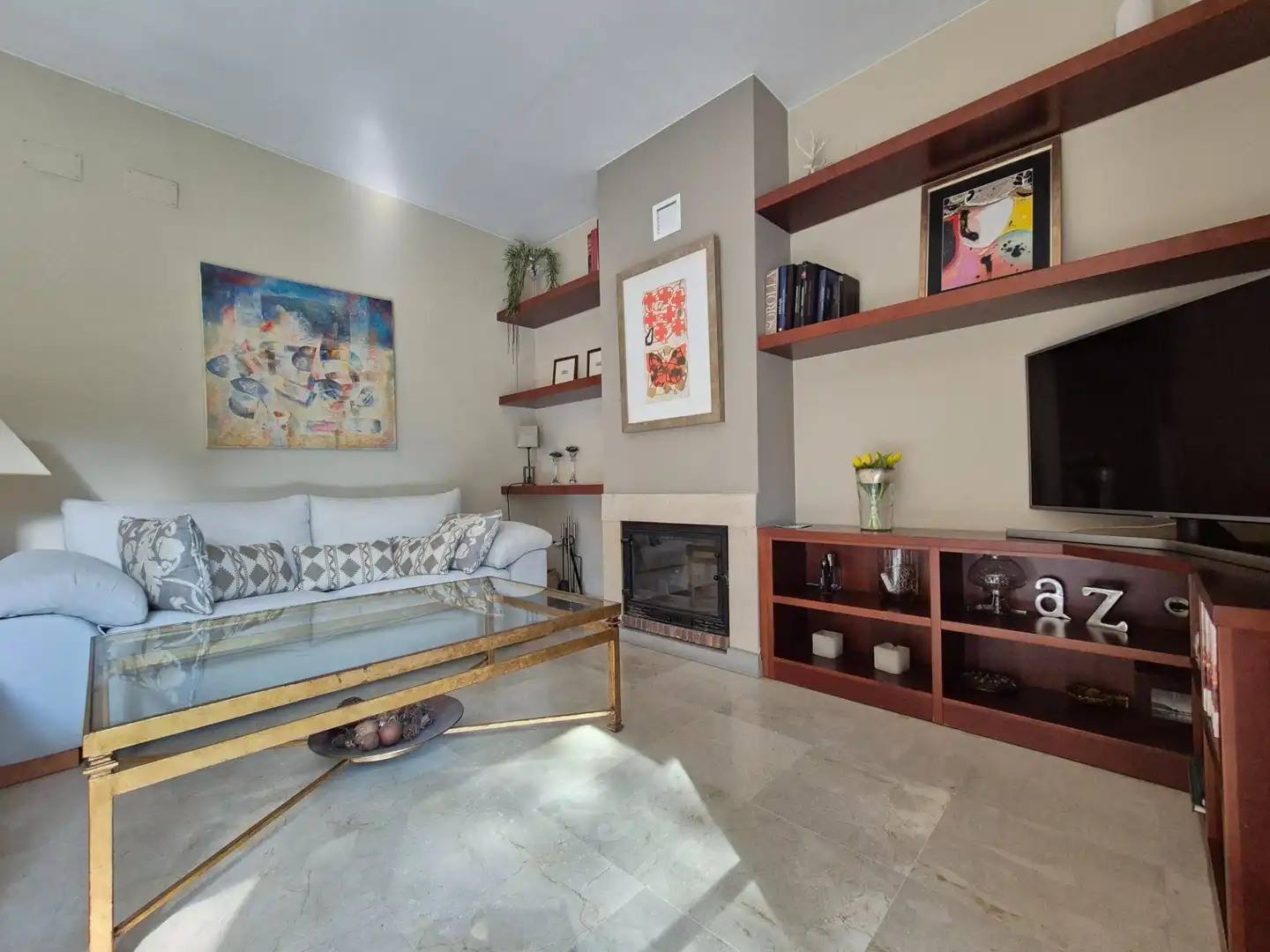 Sala de estar de Casa adosada de alquiler en Alcalá de Guadaira con Aire acondicionado, Calefacción y Jardín privado