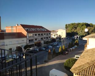 Vista exterior de Àtic en venda en Herencia amb Aire condicionat i Terrassa