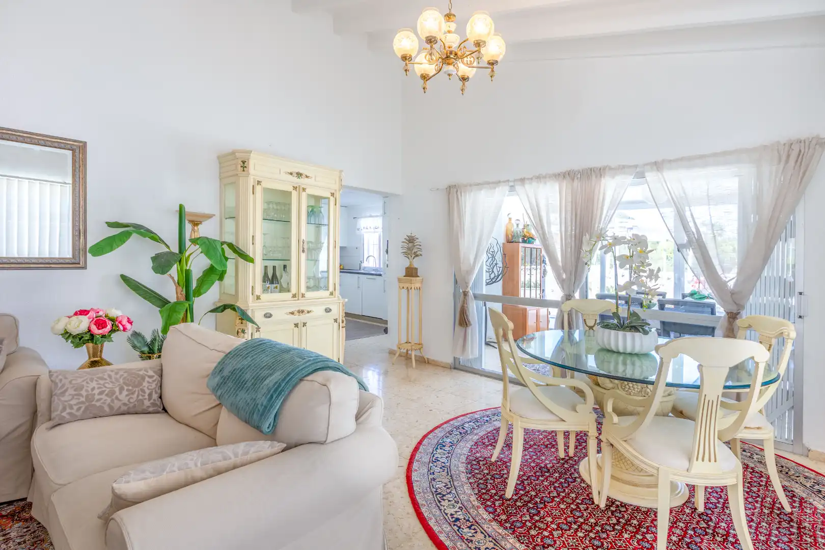 Sala d'estar de Casa o xalet en venda en La Nucia amb Aire condicionat, Jardí privat i Terrassa