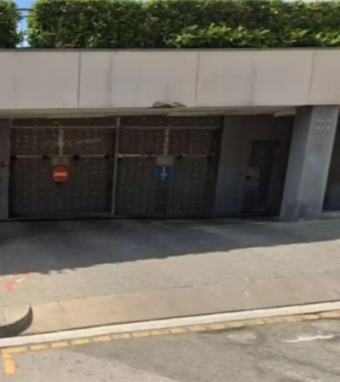 Foto 2 de Garaje en venta en Carrer de I'escultor Clarà, 5, Sistrells, Badalona