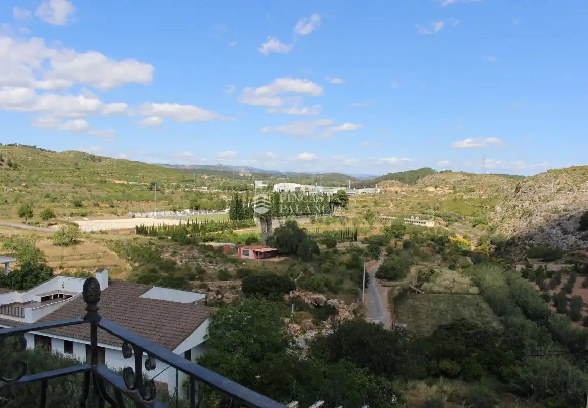Vista exterior de Casa o chalet en venta en Soneja con Aire acondicionado, Trastero y Piscina