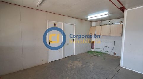 Parcela con nave y casa modular en Purias