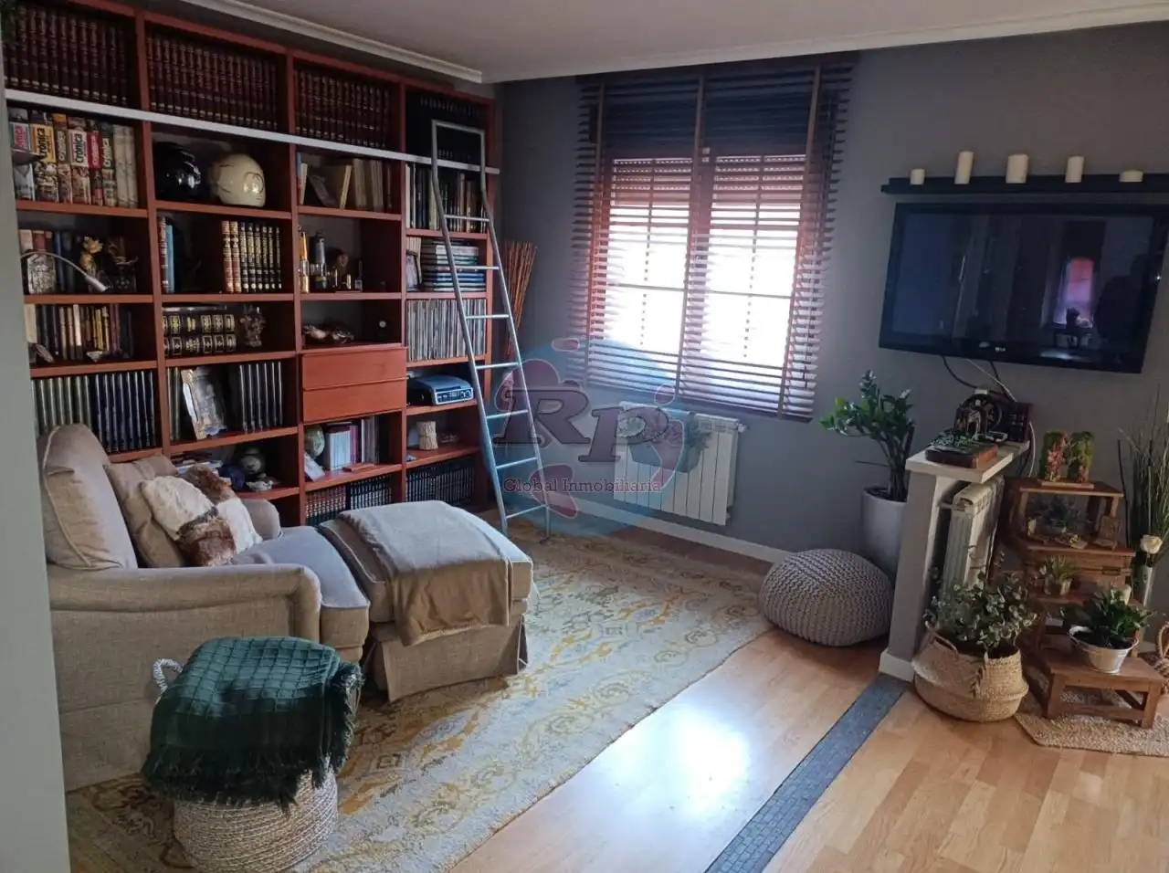 Sala de estar de Casa o chalet en venta en Sariegos con Calefacción, Jardín privado y Parquet