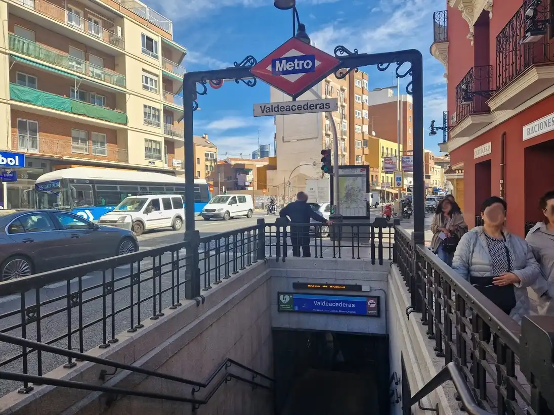 Vista exterior de Estudio en venta en Madrid con Horno y Lavadora