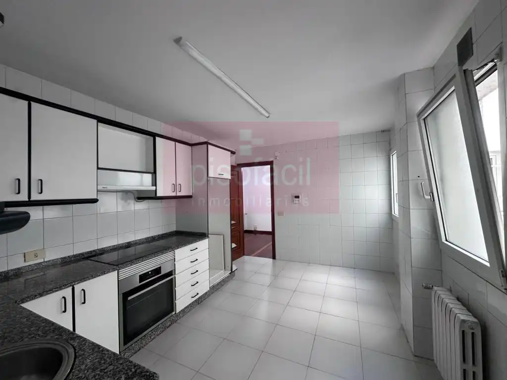 Kitchen of Flat for rent in Lugo
