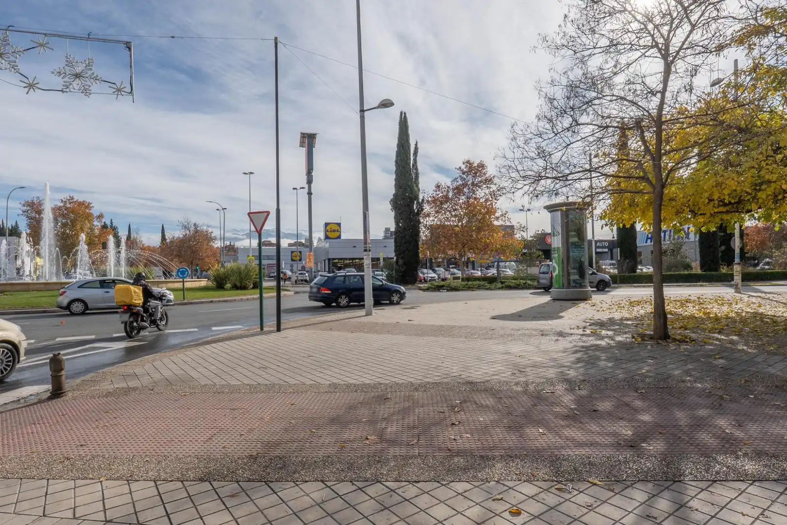 Parkplatz von Wohnung zum Verkauf in Granada mit Heizung, Privatgarten und Balkon