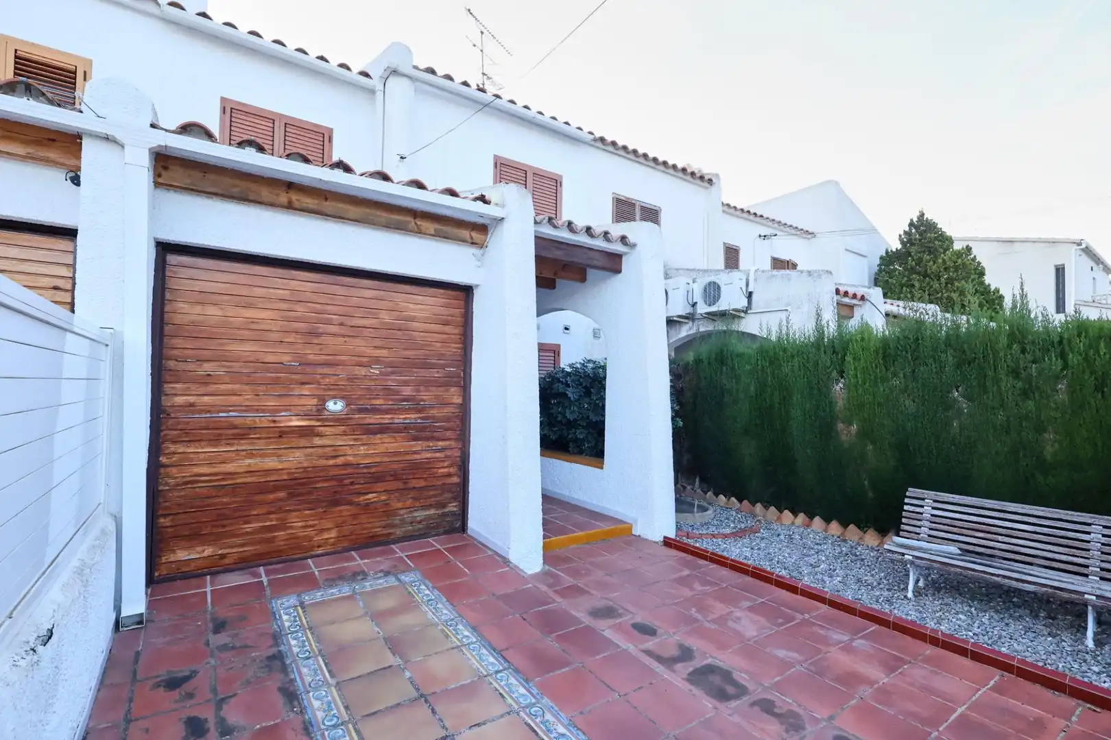 Vista exterior de Casa o xalet en venda en Cunit amb Jardí privat, Terrassa i Piscina comunitària