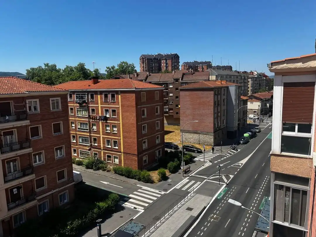 Außenansicht von Wohnung zum Verkauf in Vitoria - Gasteiz mit Heizung und Abstellraum