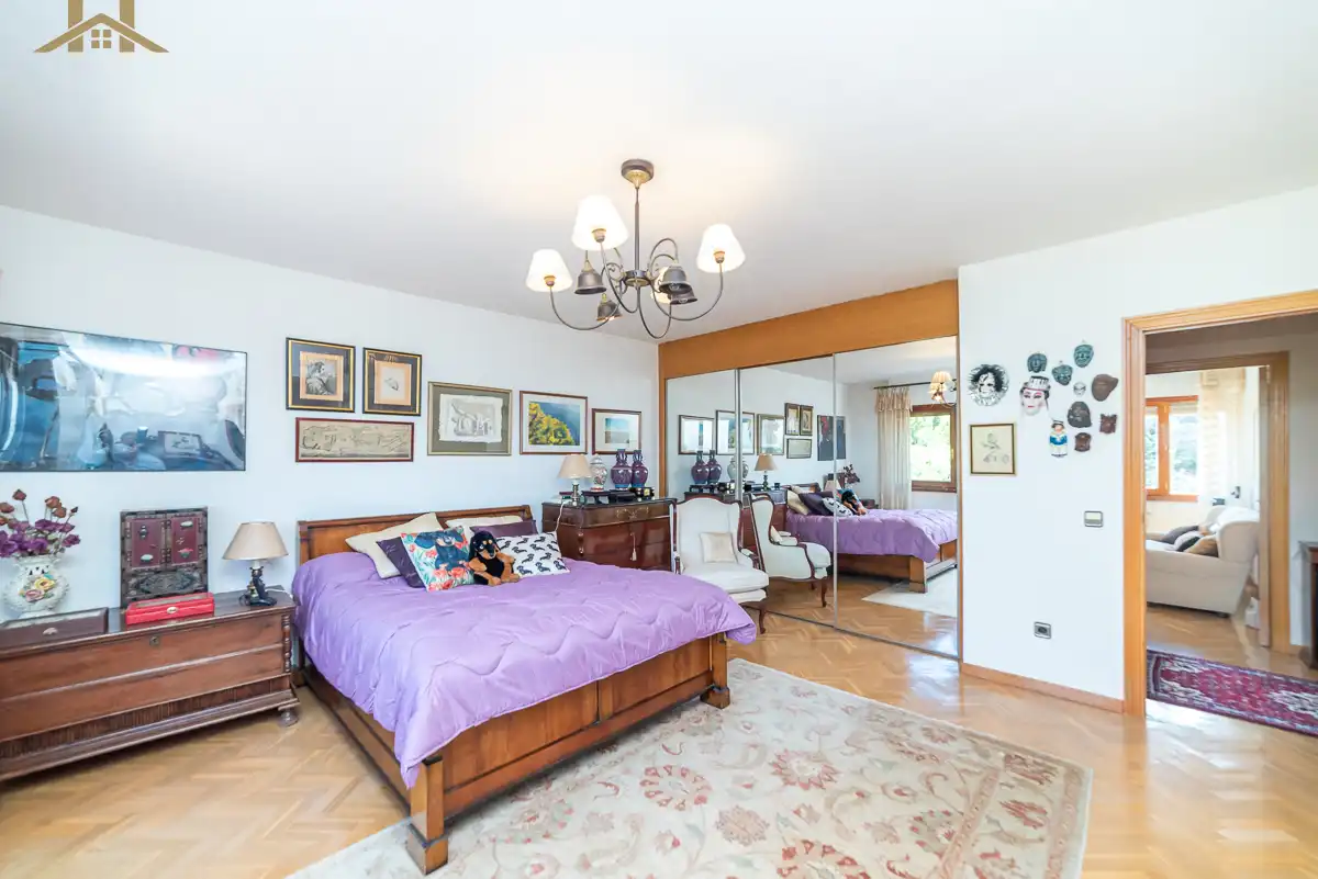 Dormitori de Casa o xalet en venda en Boadilla del Monte amb Calefacció, Jardí privat i Parquet
