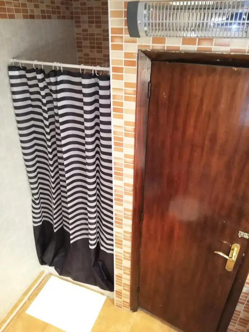Baño de Piso para compartir en Algirós