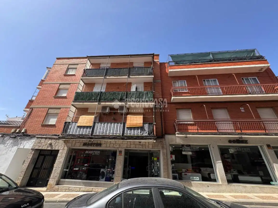 Vista exterior de Piso en venta en Navalcarnero