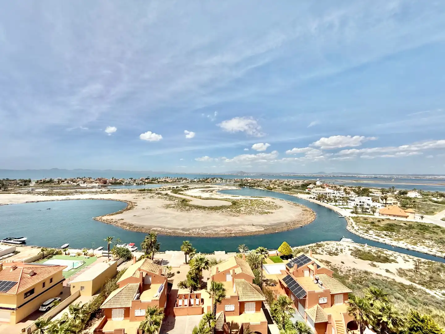 Vista exterior de Ático en venta en La Manga del Mar Menor con Aire acondicionado, Terraza y Trastero
