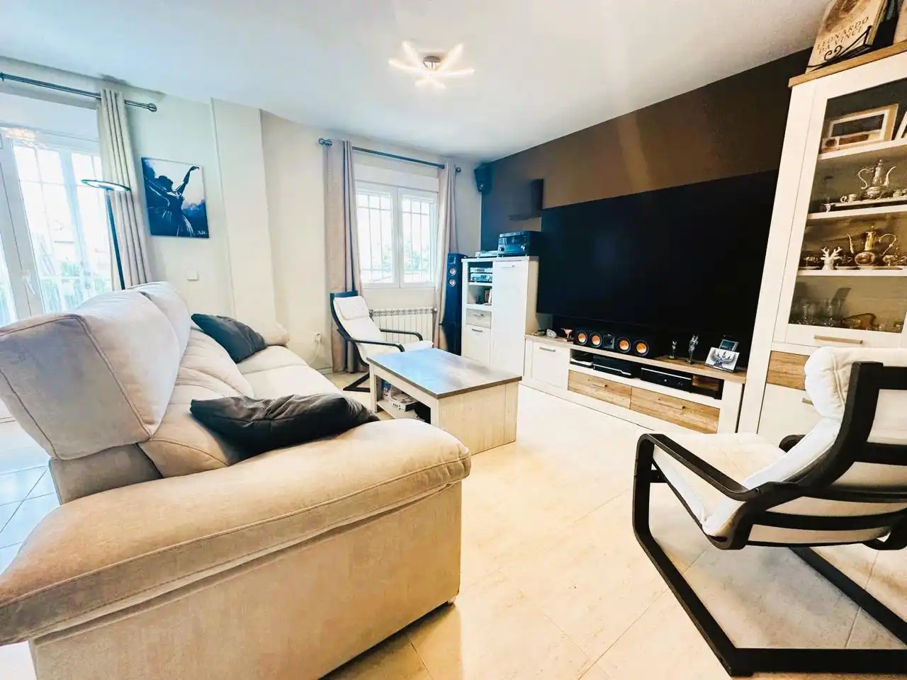 Terraced house with pool for sale in Calle Serrano, imagen 3