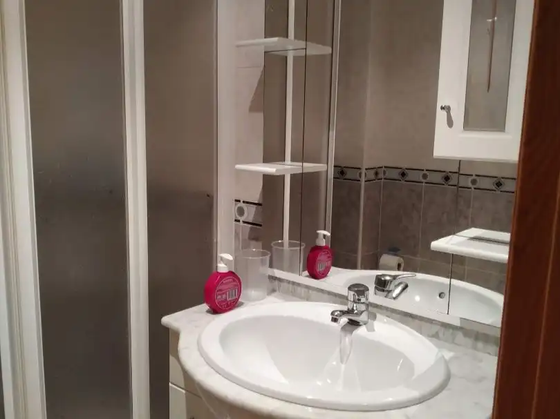 Badezimmer von Wohnung zur Miete in Valverde de la Virgen, León