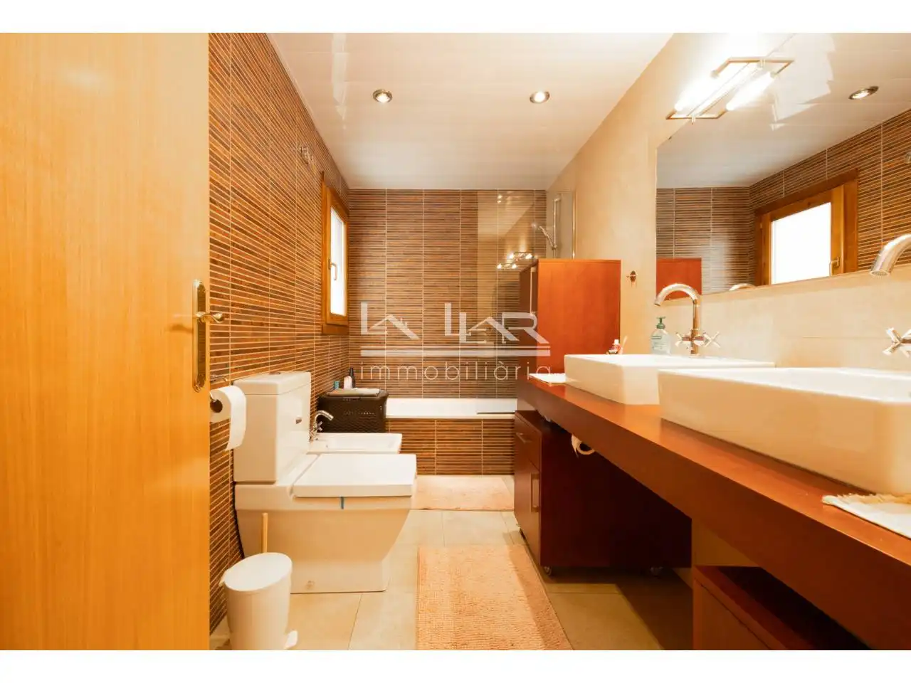 Badezimmer von Dachboden zum Verkauf in Vic mit Klimaanlage, Heizung und Parkett
