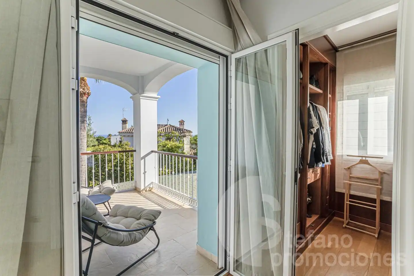 Dormitori de Casa o xalet en venda en Málaga amb Aire condicionat, Jardí privat i Parquet