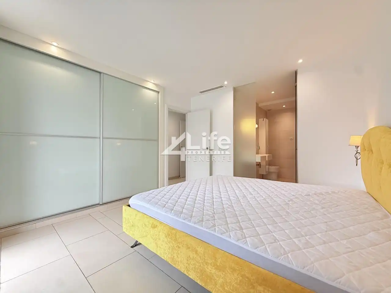 Habitación de Apartamento de alquiler en Arona con Aire acondicionado, Terraza y Piscina