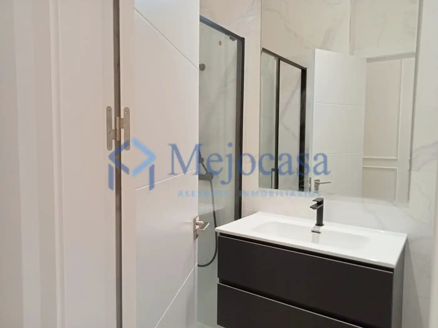 Baño de Piso en venta en Madrid con Aire acondicionado, Calefacción y Horno
