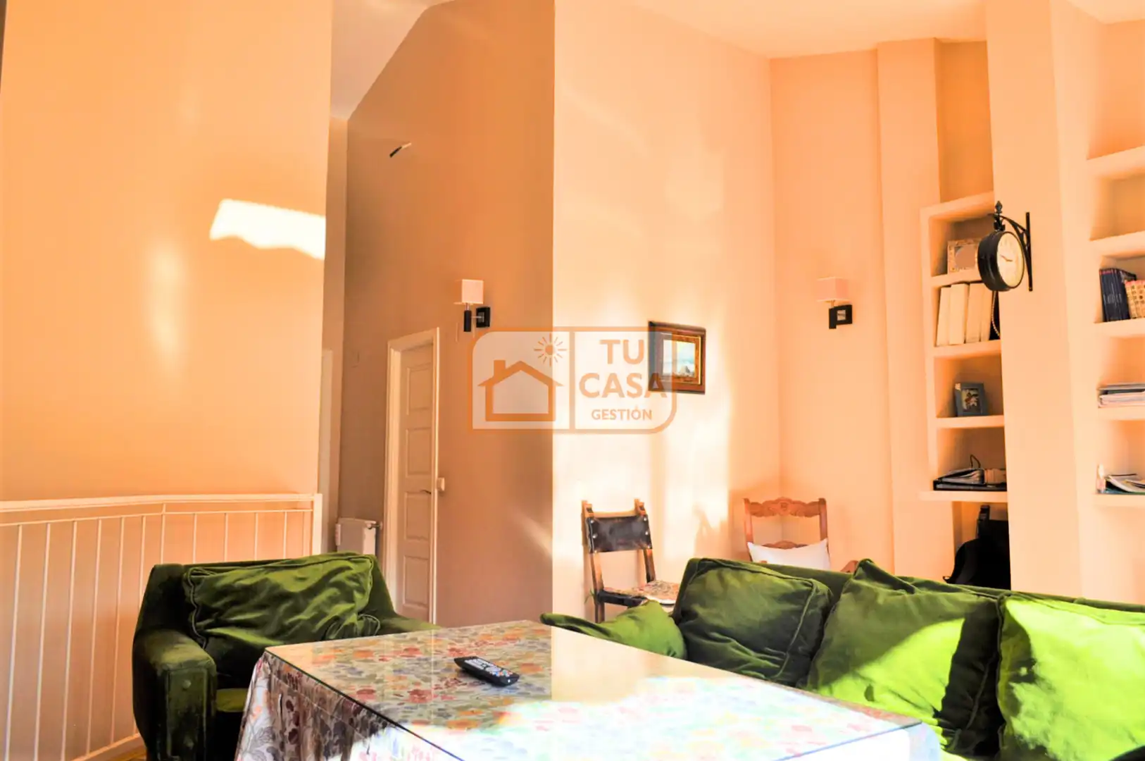 Sala d'estar de Casa adosada en venda en Cáceres amb Aire condicionat, Calefacció i Jardí privat