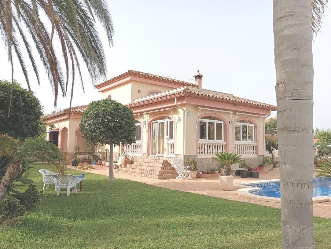 House or chalet for sale in Centre