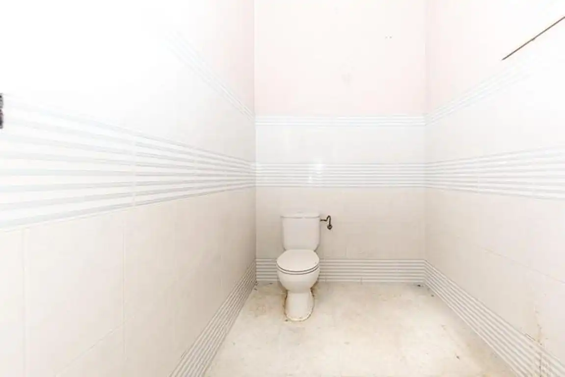 Baño de Edificio en venta en Sevilla con Alarma