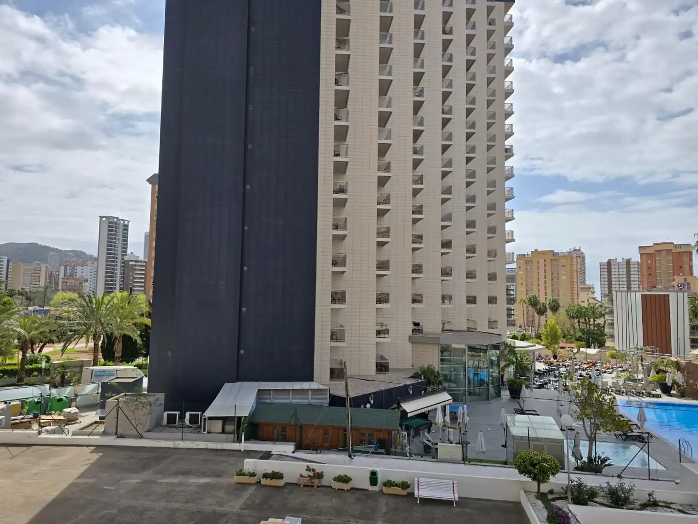 Exterior view of Flat for rent in Benidorm  with Air Conditioner, Private garden and Terrace