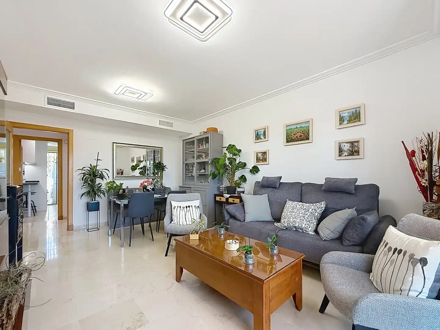 Sala d'estar de Pis en venda en Estepona amb Aire condicionat, Terrassa i Traster