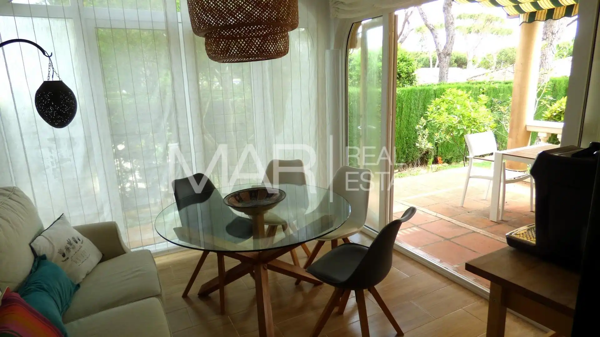 Menjador de Casa o xalet en venda en Chiclana de la Frontera amb Aire condicionat, Jardí privat i Terrassa