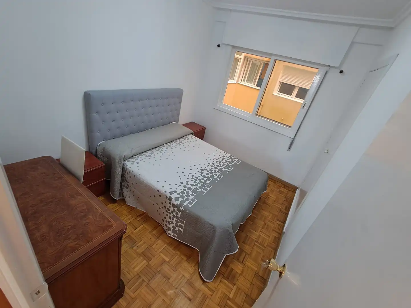 Bedroom of Flat for rent in Vigo   with Parquet flooring, Furnished and Oven