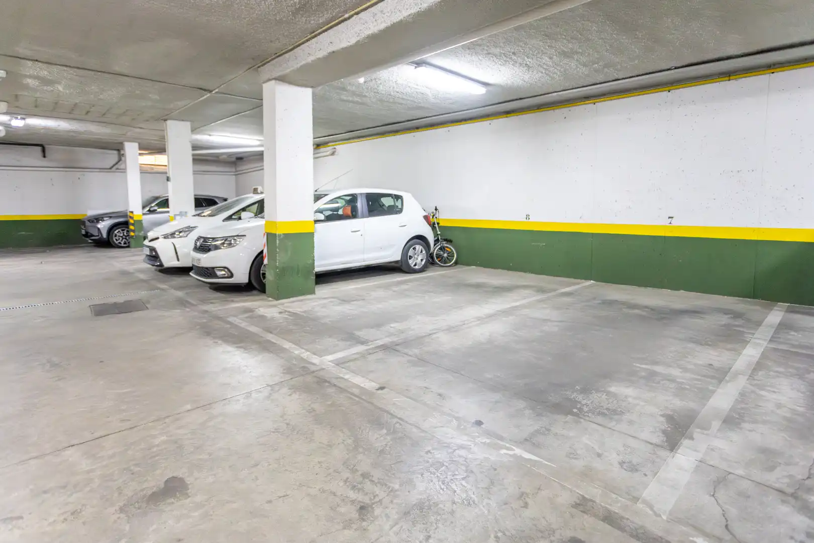 Parking of Flat for sale in Brunete  with Air Conditioner, Heating and Terrace