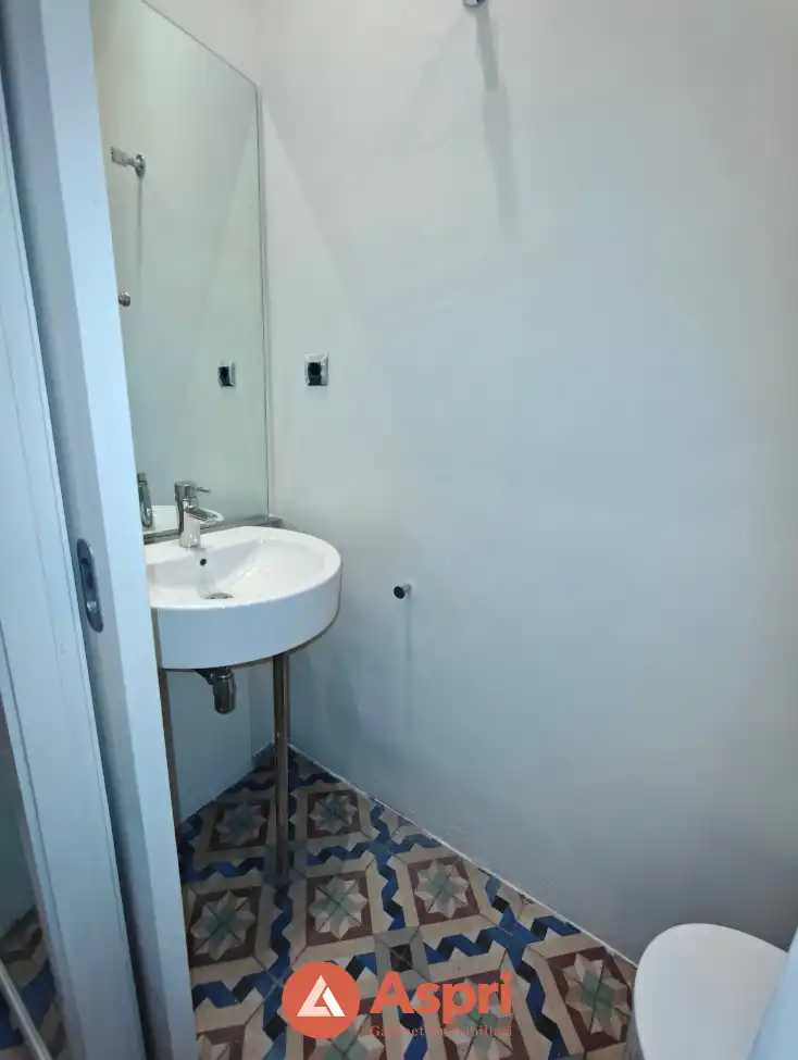 Bathroom of Flat for rent in Barcelona  with Air Conditioner, Private garden and Terrace