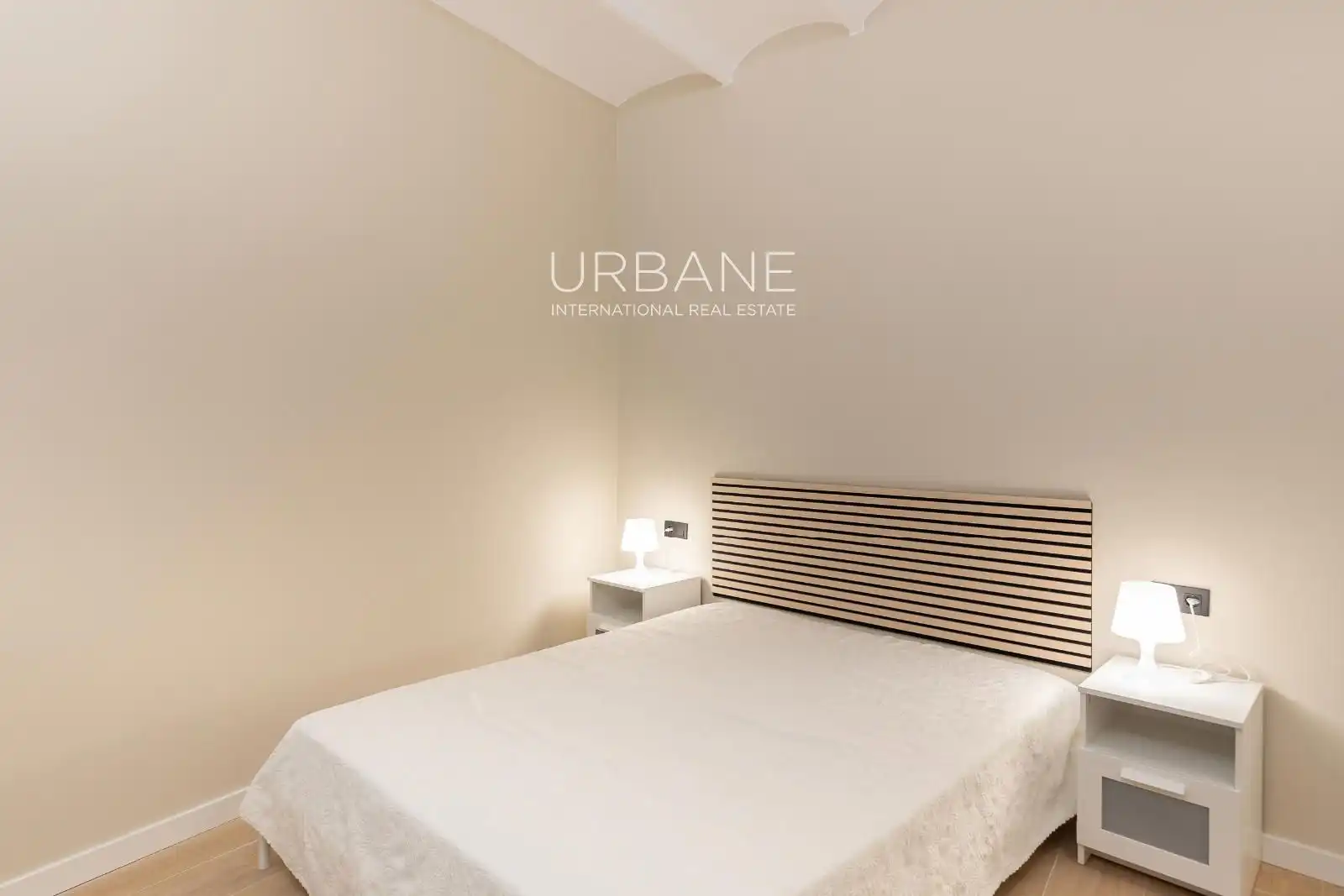 Schlafzimmer von Wohnung zum Verkauf in Barcelona mit Klimaanlage, Heizung und Parkett