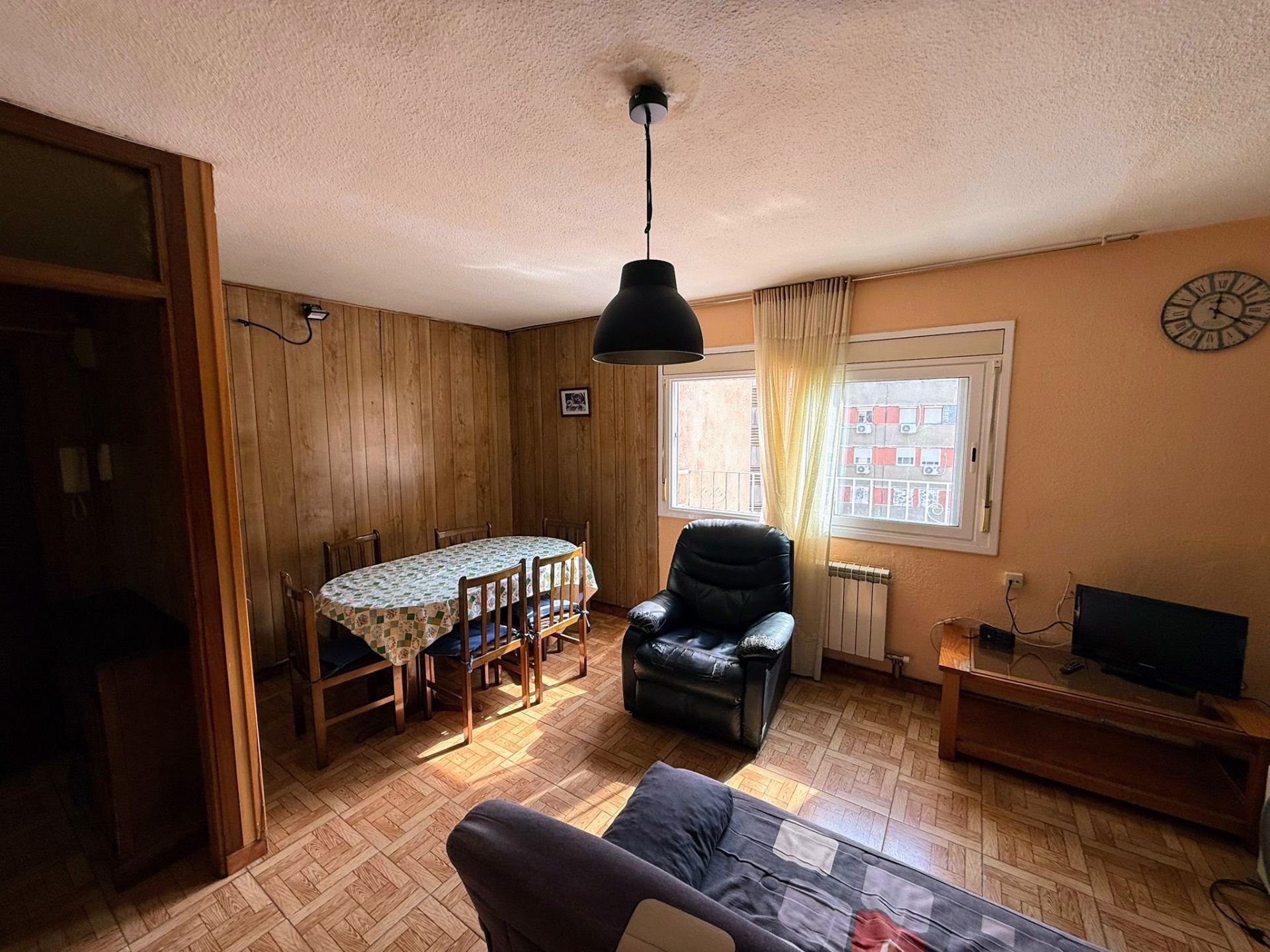 Sala d'estar de Pis en venda en Badia del Vallès amb Calefacció, Moblat i Forn