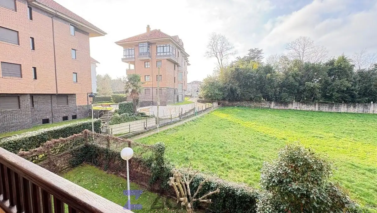 Jardín de Dúplex de alquiler en Noja con Jardín privado, Terraza y Piscina